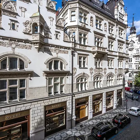 Golden Residence, Jachymova Street 아파트 *